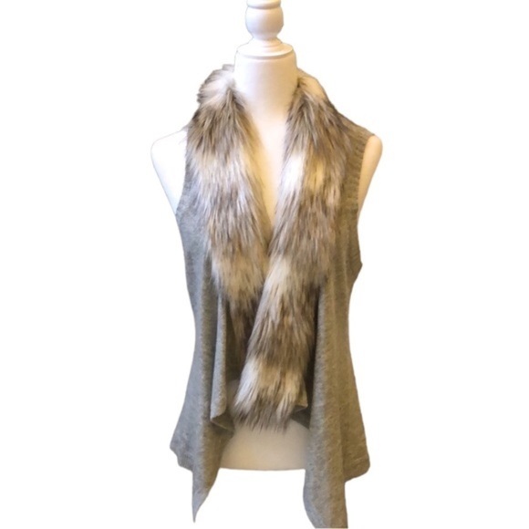 SKIES ARE BLUE  Open Front Waterfall Style Gray Knit Vest Faux Fur Trim Women Sm - Picture 1 of 16